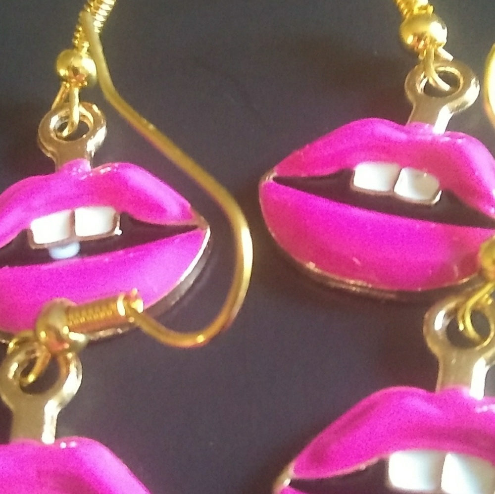 Hot Sexy Handmade Gold Plated Fuchsia Lip Earrings - Picture 2 of 6